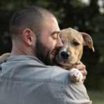 Tem um cão? Pequenos gestos do dia a dia podem revelar que confia verdadeiramente em si