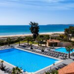 Hotel da cadeia Pestana junto à Praia de Alvor vai fechar para obras a 31 de outubro: até lá há quartos desde 77€