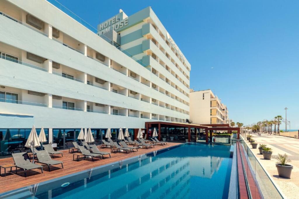 Dom José Beach Hotel, em Quarteira.
